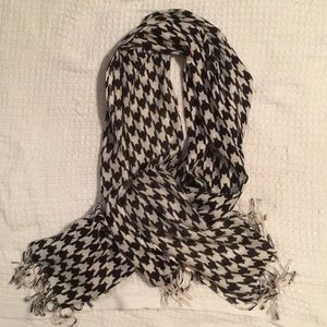 Houndstooth scarf